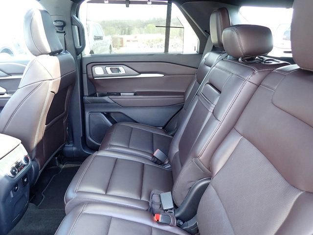 Certified 2025 Ford Explorer Platinum image 19
