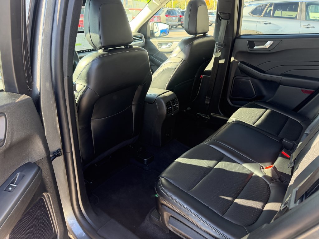 Certified 2024 Ford Escape Platinum AWD/4WD image 19