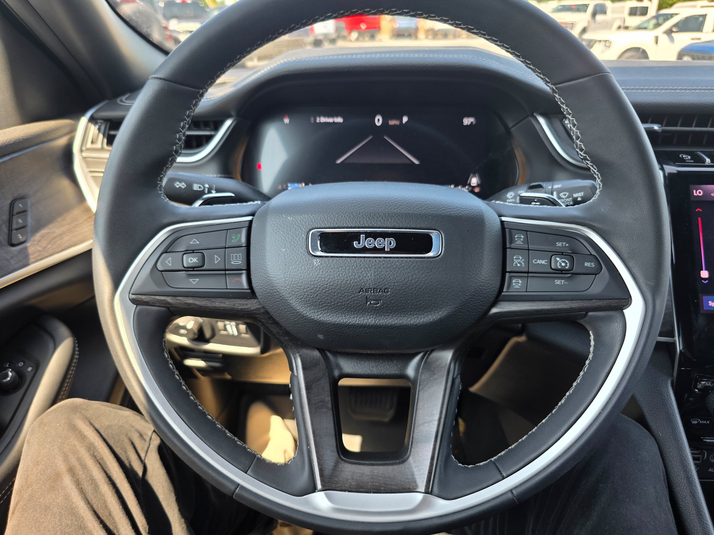 Used 2025 Jeep Grand Cherokee Limited AWD/4WD image 14