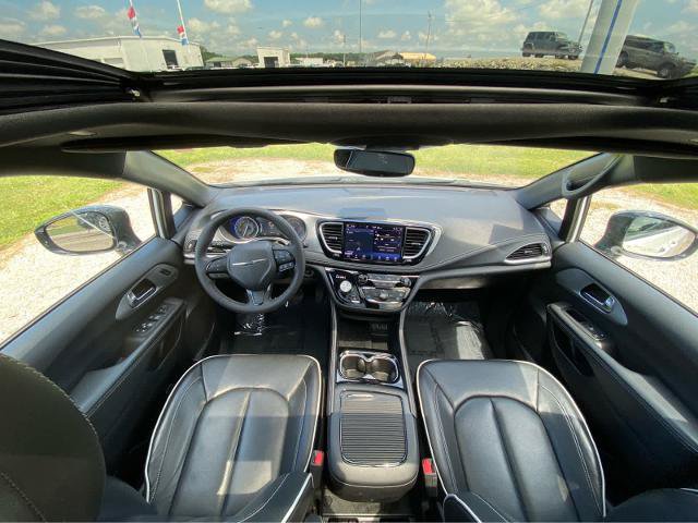 Used 2025 Chrysler Pacifica Limited FWD image 22