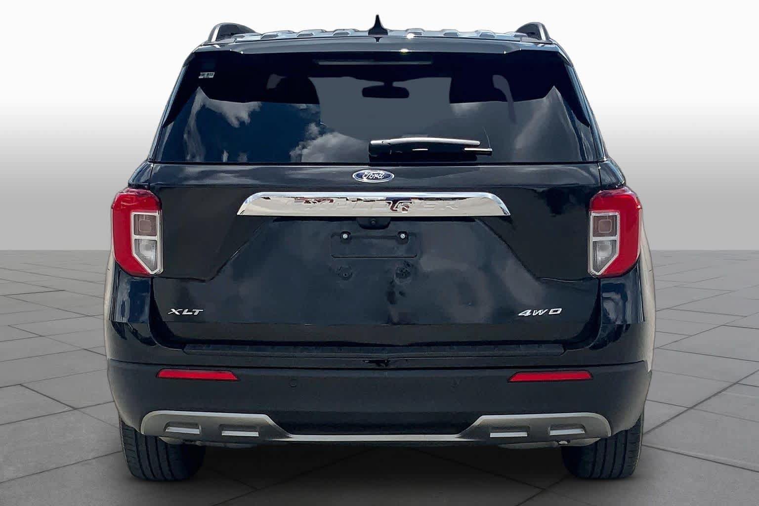 Certified 2023 Ford Explorer XLT w/ Equipment Group 202A AWD/4WD image 5