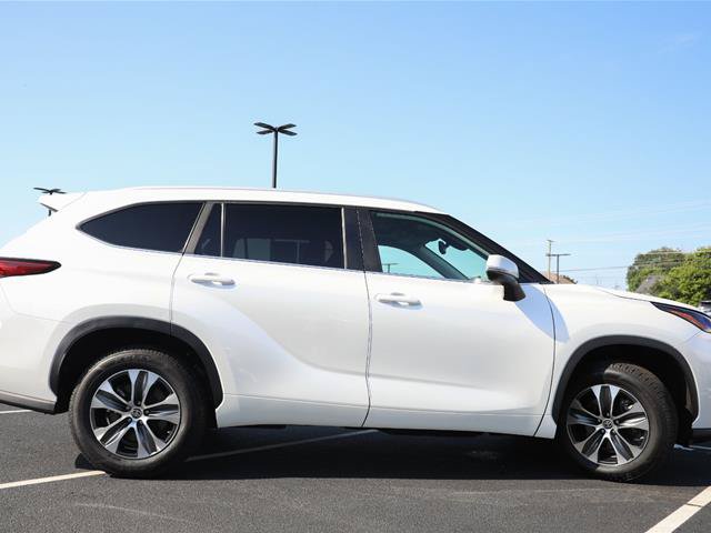 Used 2023 Toyota Highlander XLE FWD image 8