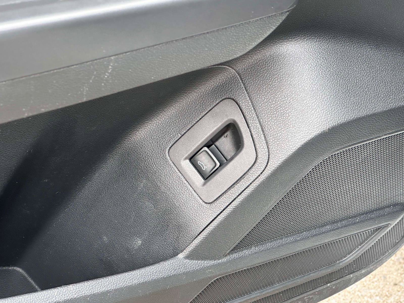 Used 2023 Volkswagen Atlas Cross Sport SEL R-Line image 18