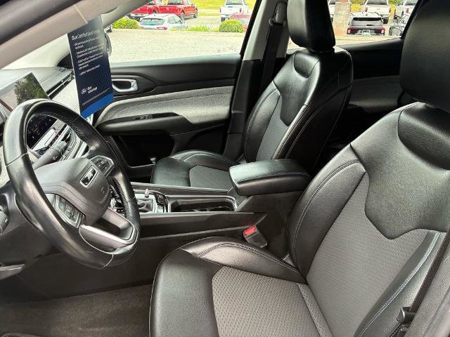 Used 2022 Jeep Compass Latitude w/ Sun and Sound Group image 16