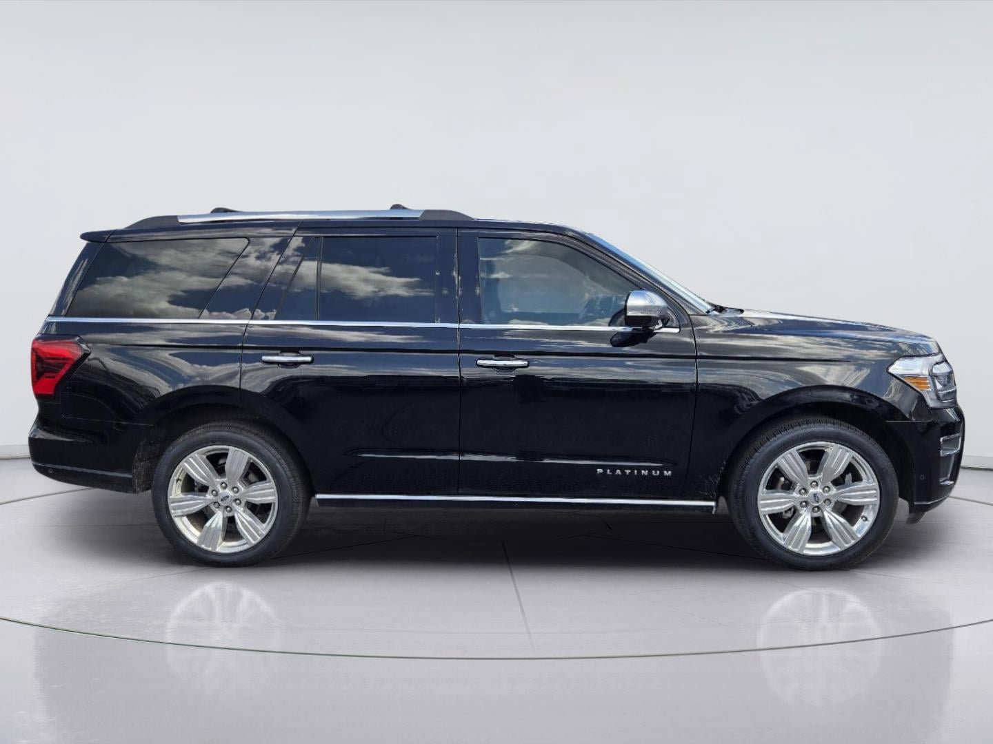 Certified 2024 Ford Expedition Platinum AWD/4WD image 4