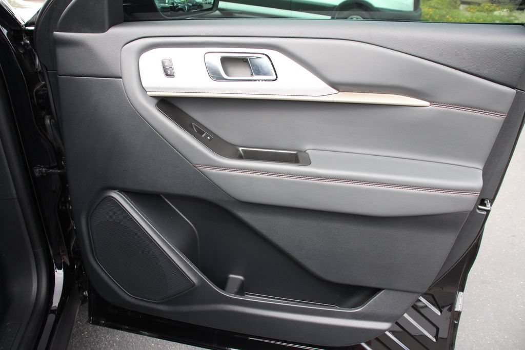 Certified 2025 Ford Explorer Active AWD/4WD image 28