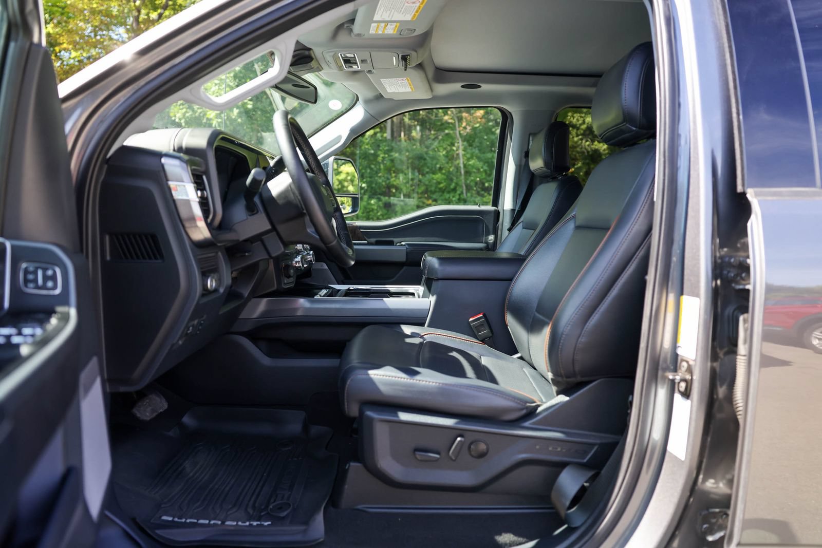 Certified 2025 Ford F250 Lariat w/ Lariat Ultimate Package AWD/4WD image 19