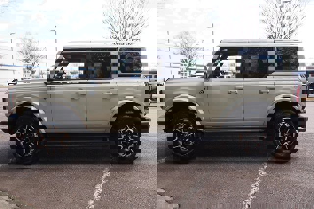 Certified 2025 Ford Bronco Outer Banks image 2