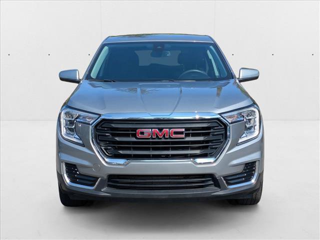 Used 2024 GMC Terrain SLE image 2