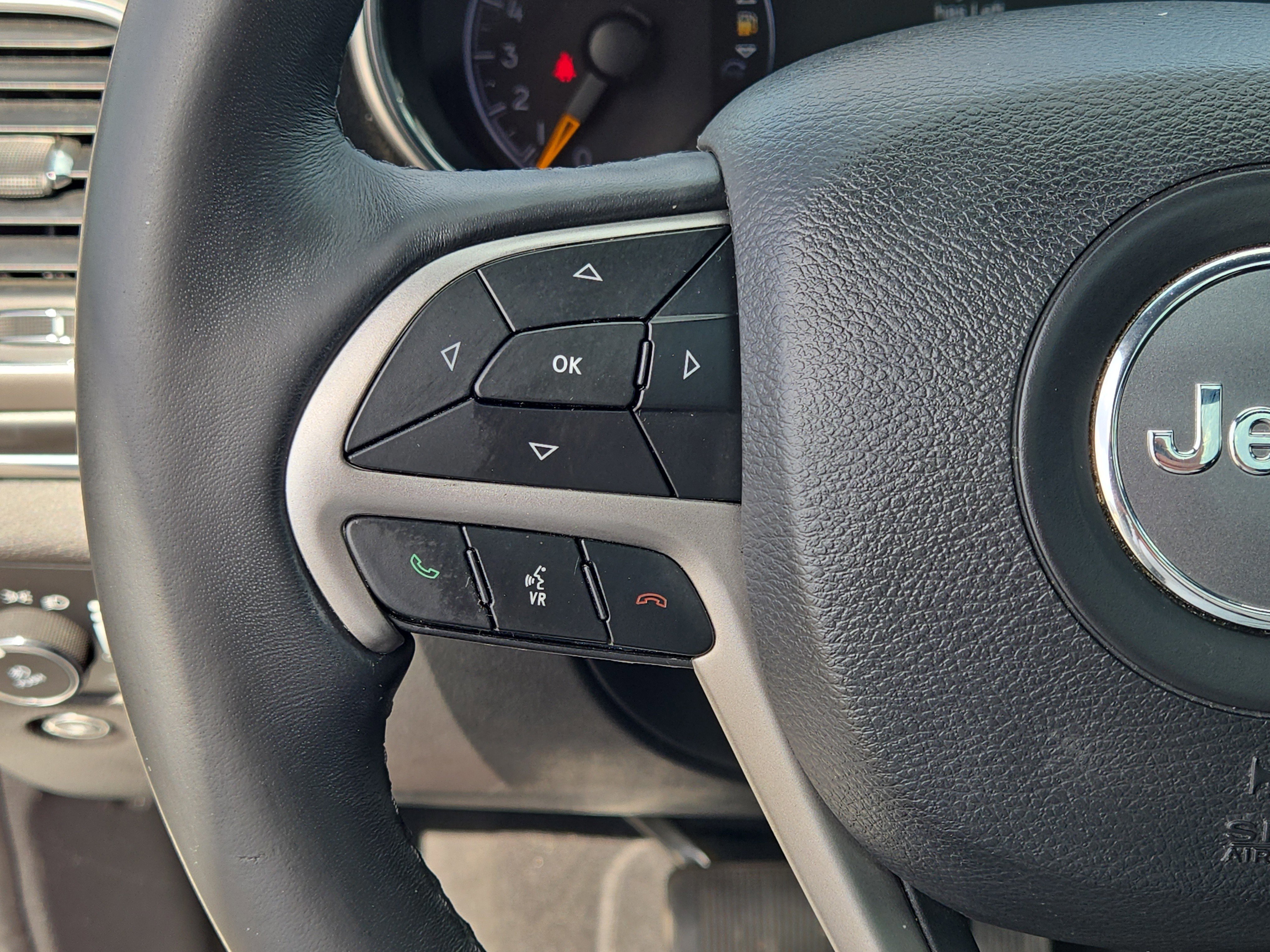 Used 2019 Jeep Grand Cherokee Limited w/ Luxury Group II image 25