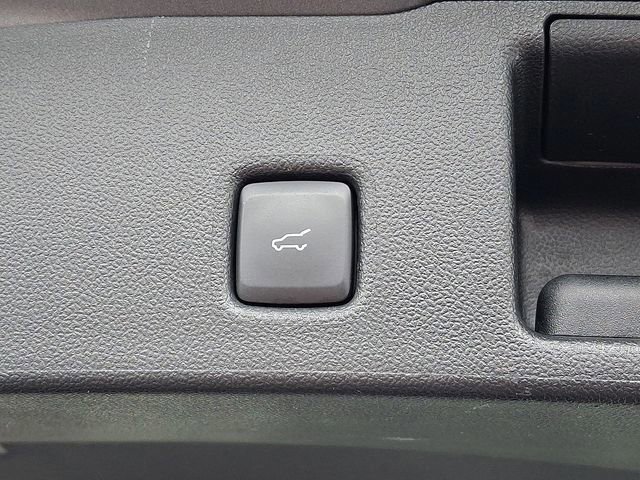 Certified 2022 Ford Escape SE w/ SE Sport Appearance Package image 32