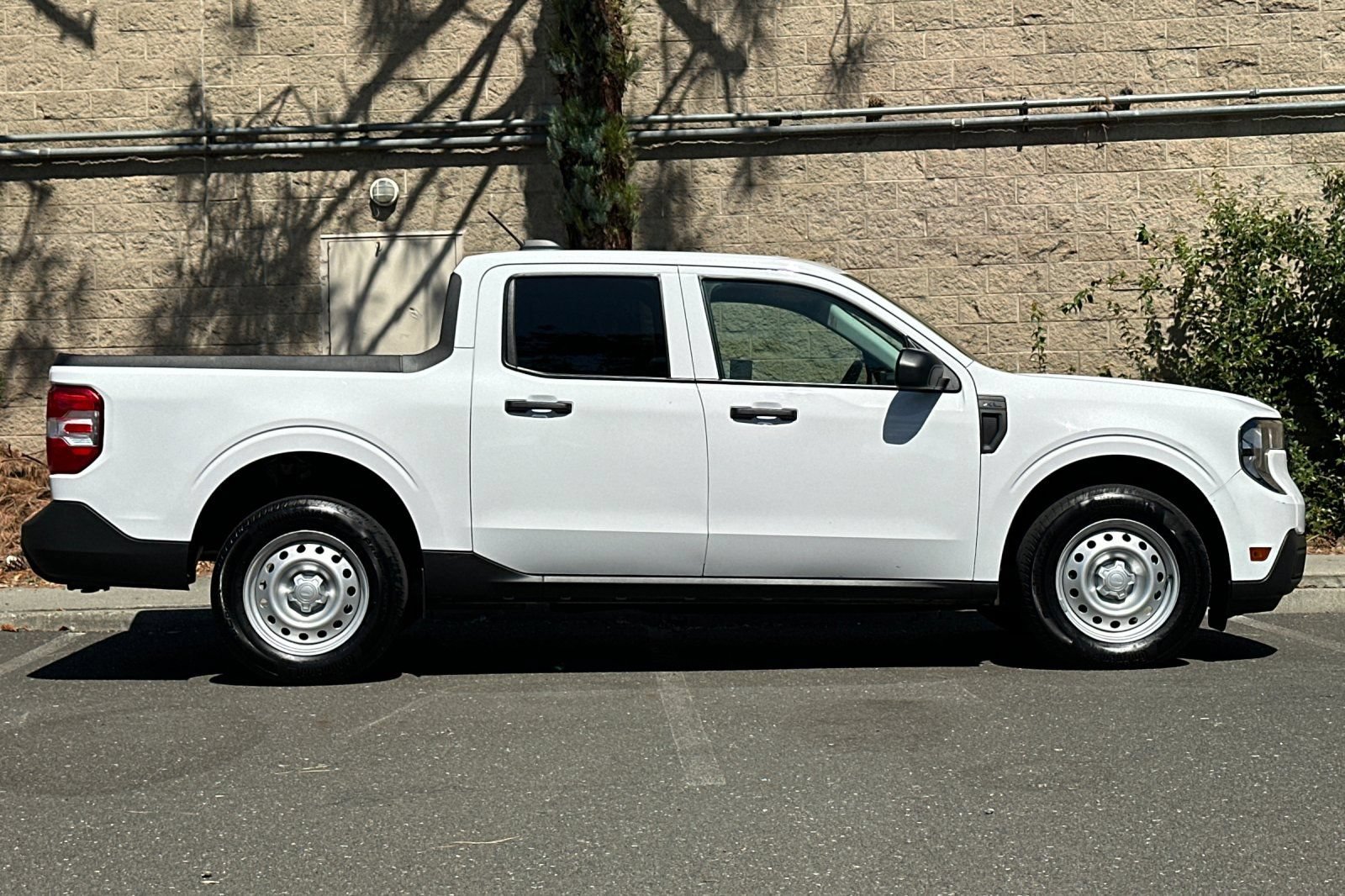 Certified 2025 Ford Maverick XL FWD image 2