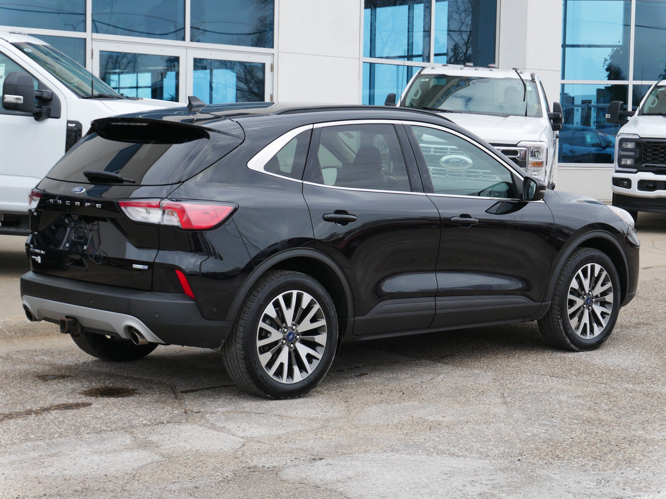 Certified 2020 Ford Escape Titanium image 4