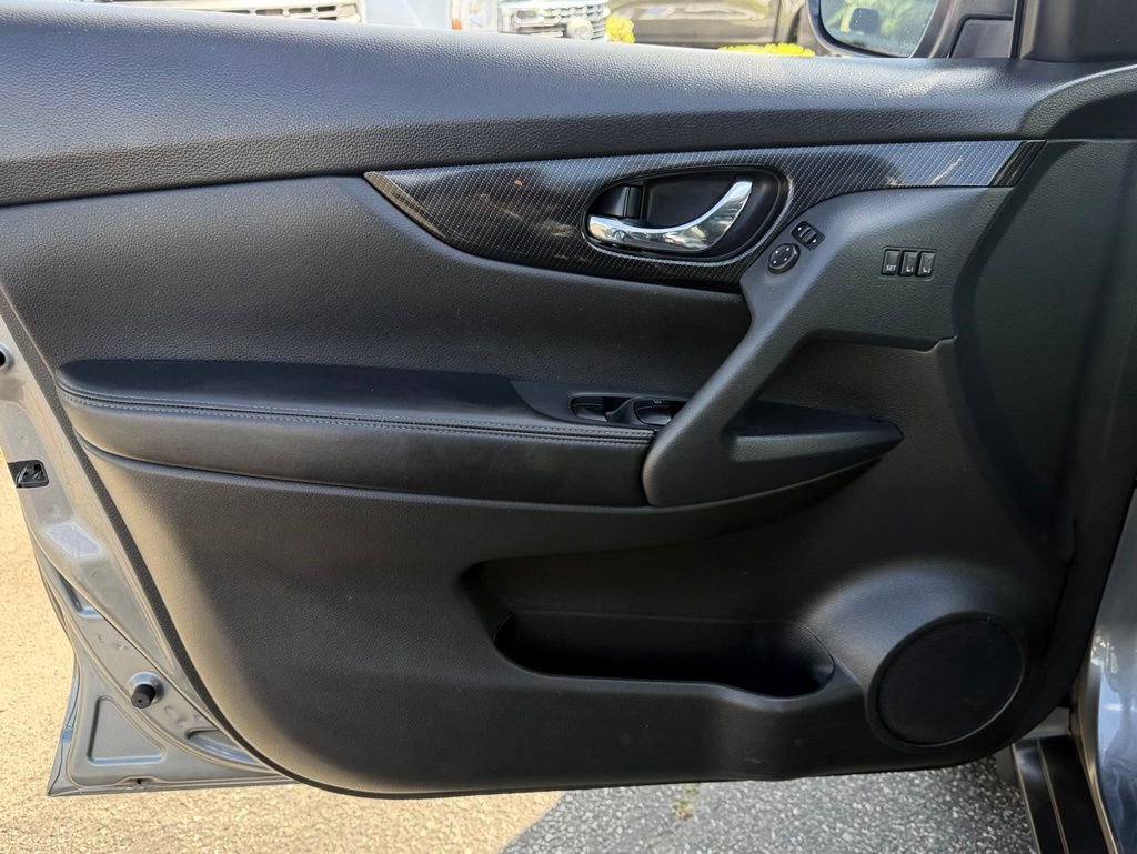 Used 2018 Nissan Rogue SL w/ Premium Package FWD image 14