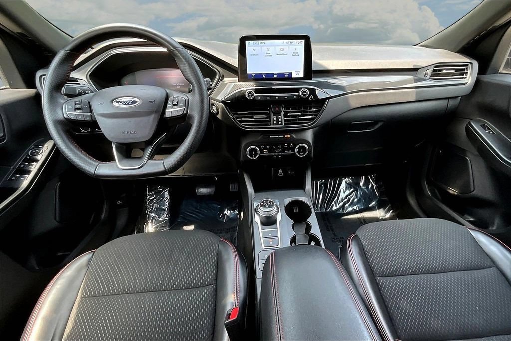 Certified 2025 Ford Escape ST-Line FWD image 9