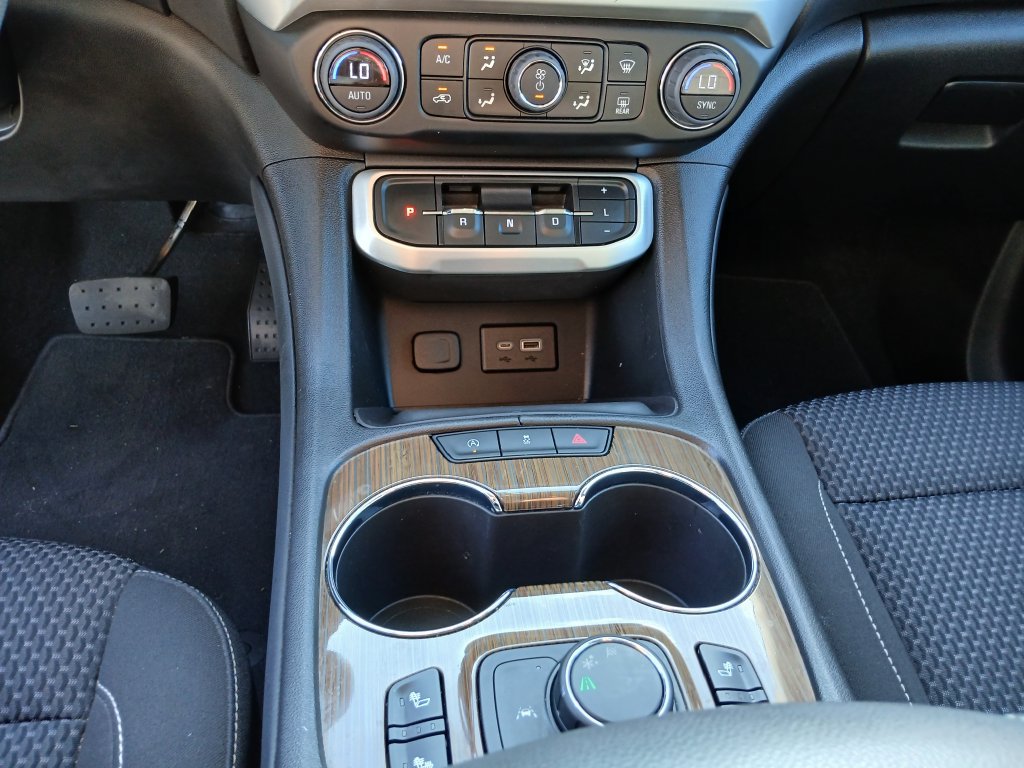 Used 2023 GMC Acadia SLE w/ Driver Convenience Package FWD image 19