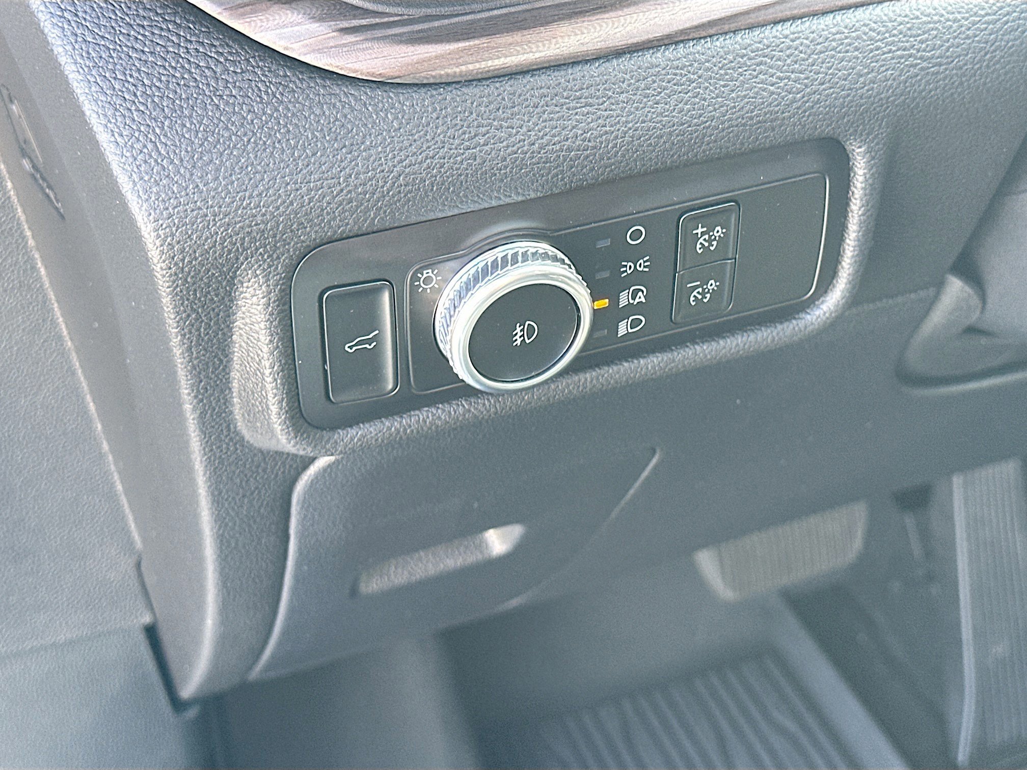 Certified 2022 Ford Explorer Limited w/ Limited Technology Package image 10