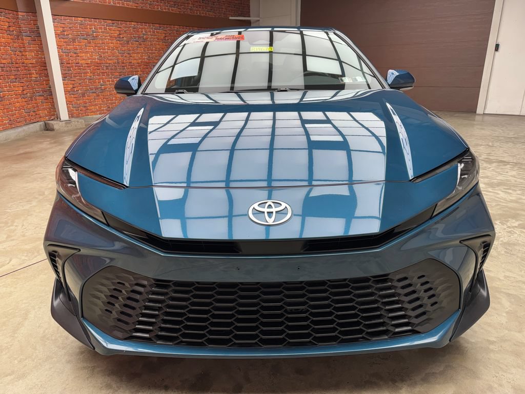 Used 2025 Toyota Camry SE FWD image 8