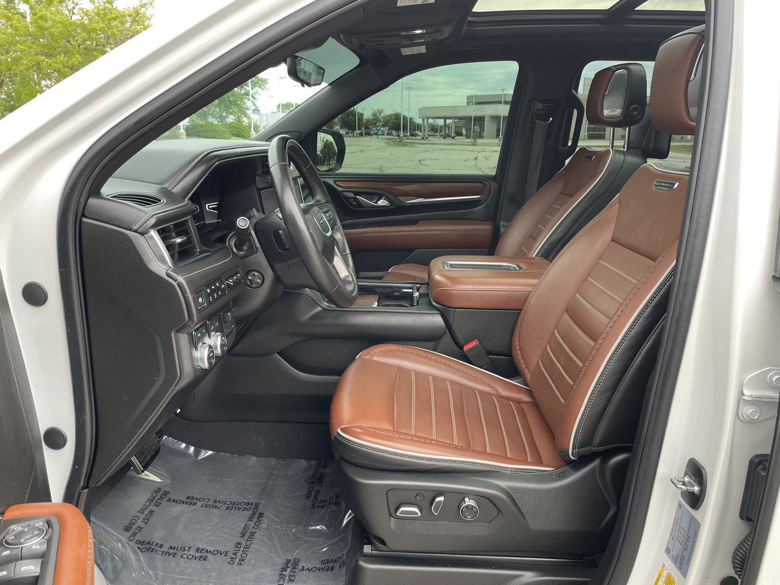 Used 2024 GMC Yukon XL Denali Ultimate AWD/4WD image 17