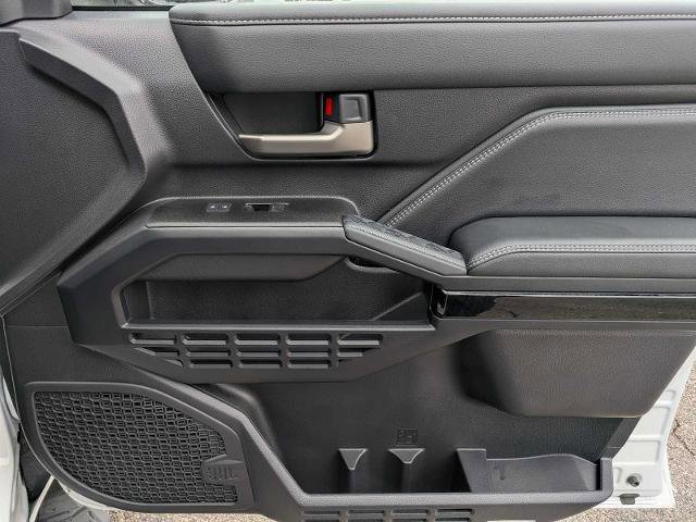 Used 2025 Toyota 4Runner Limited AWD/4WD image 23