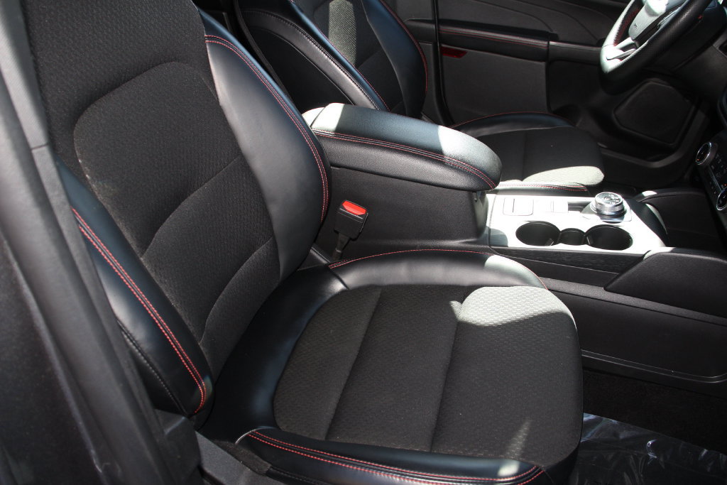 Certified 2025 Ford Escape ST-Line Select AWD/4WD image 28
