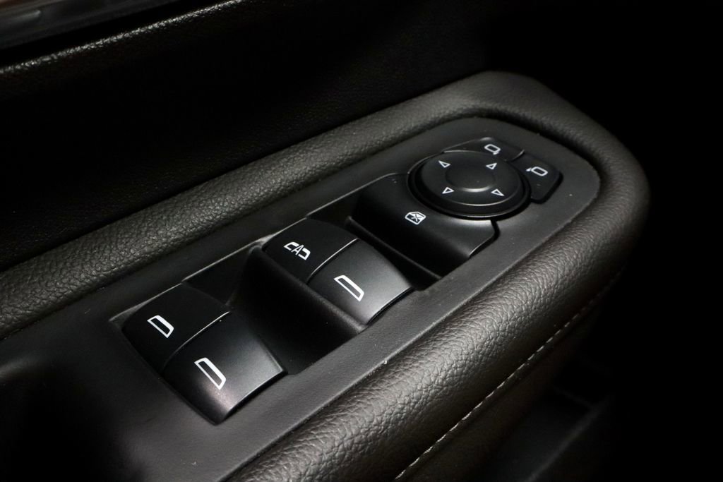 Used 2024 GMC Terrain SLE FWD image 25