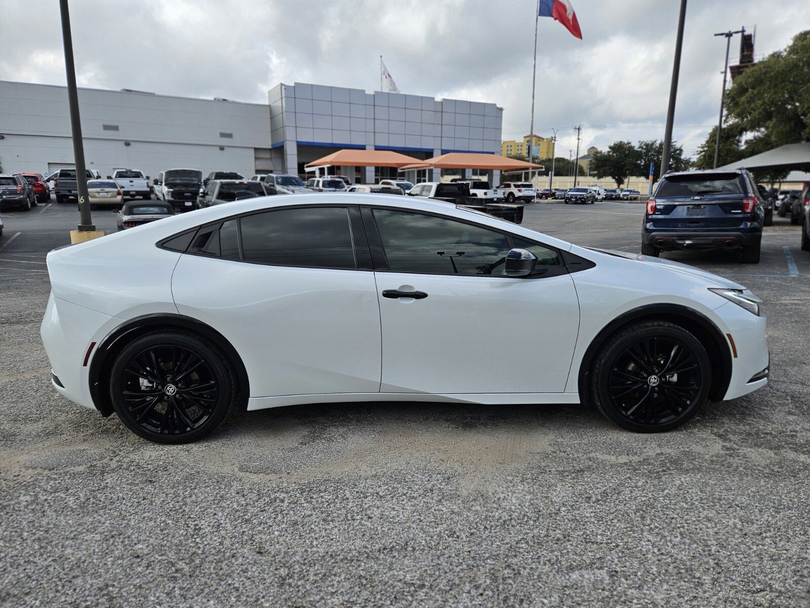 Used 2026 Toyota Prius image 2