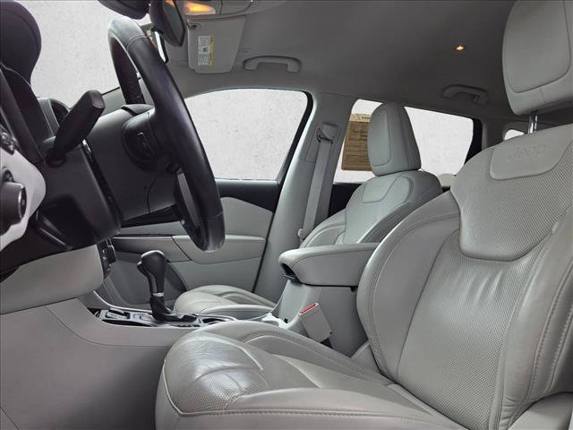 Used 2021 Jeep Cherokee Latitude Lux FWD image 16