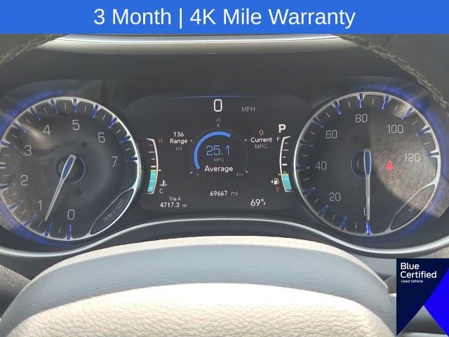 Used 2023 Chrysler Pacifica Touring-L FWD image 46