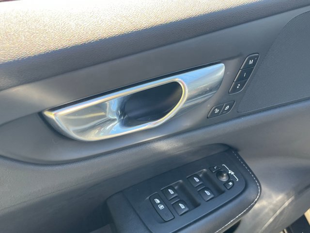 Used 2021 Volvo V60 T5 Cross Country image 13