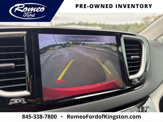 Used 2024 Chrysler Pacifica Touring-L FWD image 19