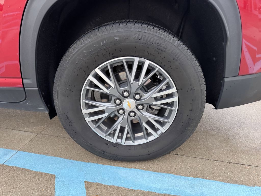 Used 2025 Chevrolet Traverse LT AWD/4WD image 5