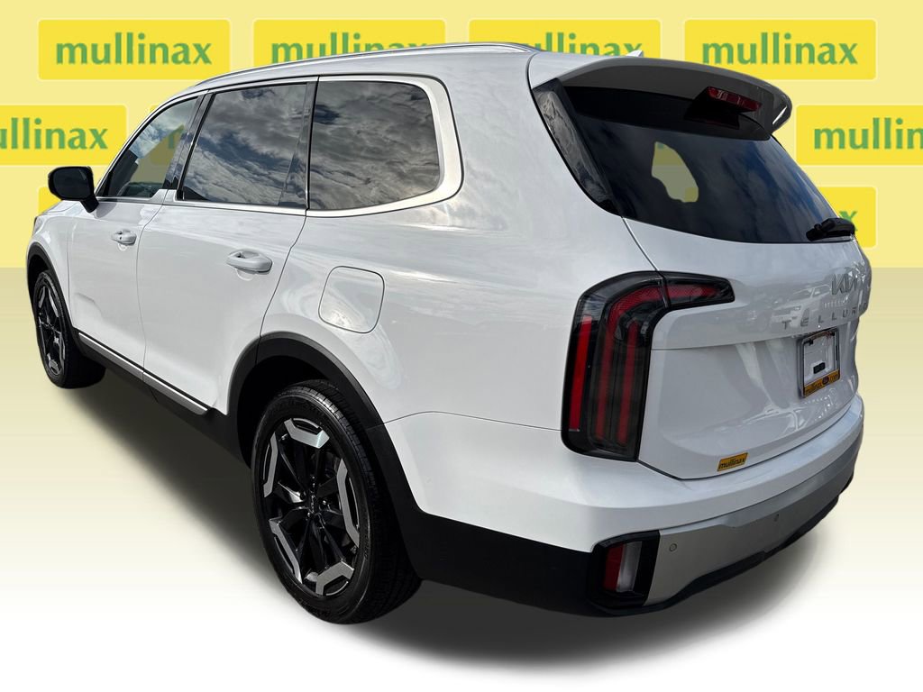 Used 2024 Kia Telluride EX w/ EX Captain's Chair Package image 10