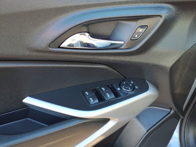 Used 2024 Chevrolet Trax LS w/ LS Convenience Package FWD image 15