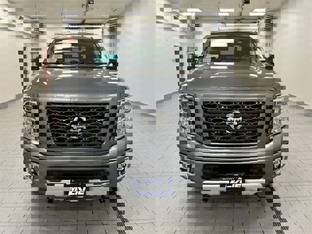 Used 2019 Nissan Titan PRO-4X w/ Pro-4x Convenience Package image 4