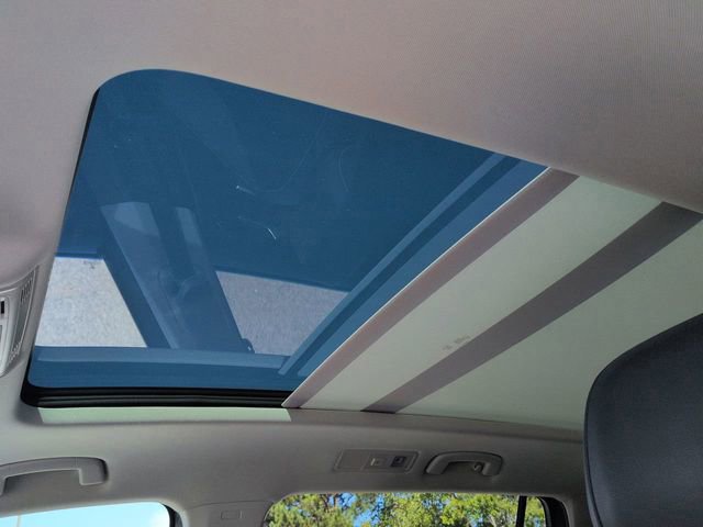 Used 2023 Volkswagen Tiguan SE w/ Panoramic Sunroof Package image 21