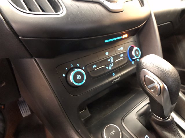 Certified 2017 Ford Focus SE FWD image 17