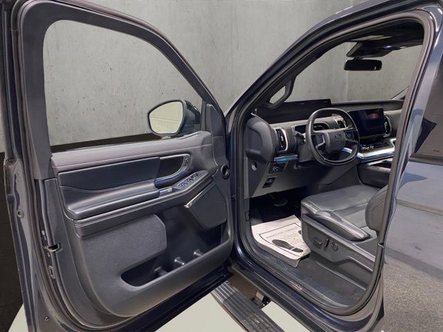 Certified 2025 Ford Expedition Platinum w/ Stealth Performance Package AWD/4WD image 11