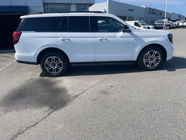 Certified 2025 Ford Expedition Active AWD/4WD image 2