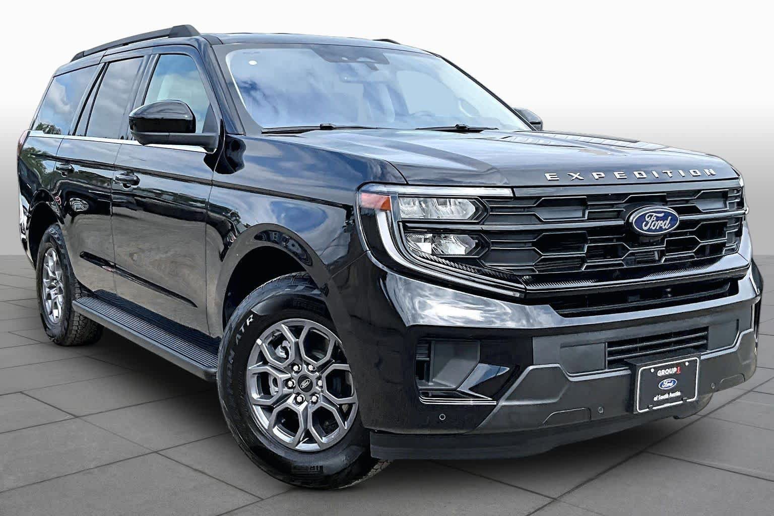 Certified 2025 Ford Expedition Active RWD image 3