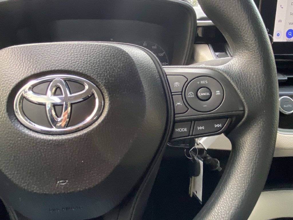 Used 2025 Toyota Corolla LE FWD image 32