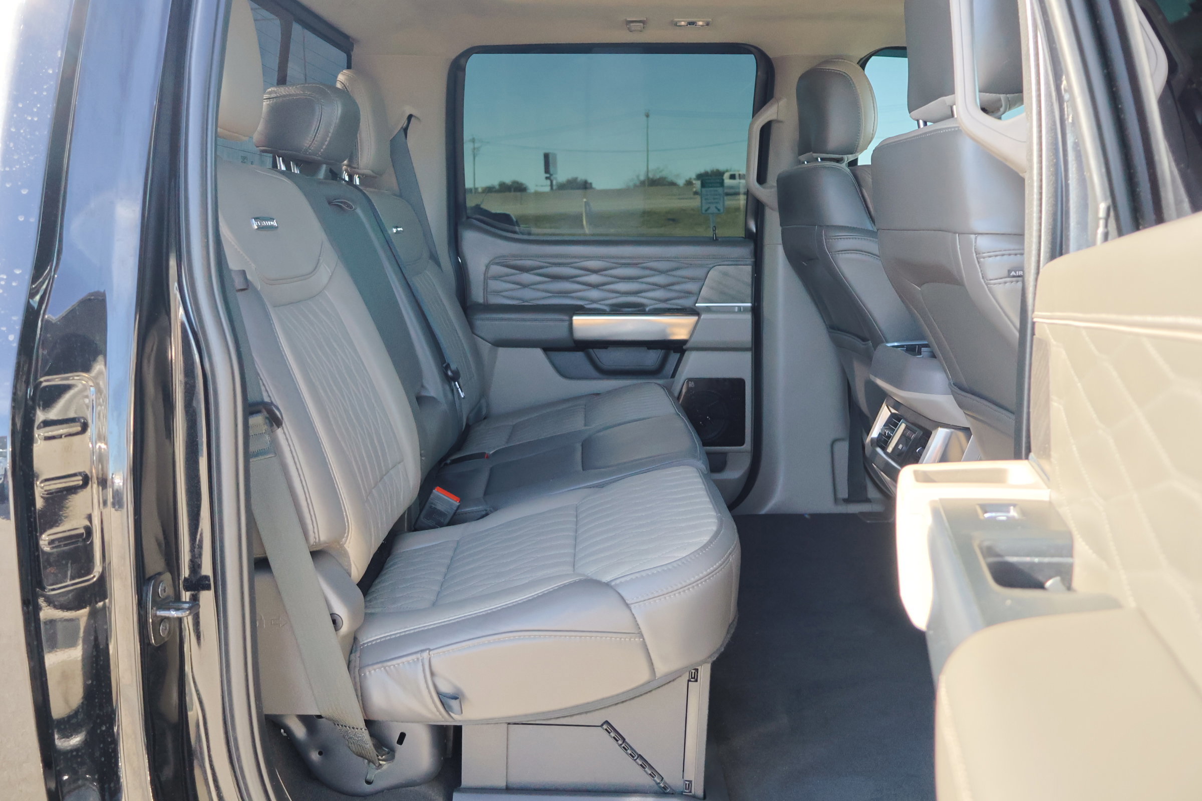 Certified 2025 Ford F350 Platinum w/ Platinum Plus Package image 36