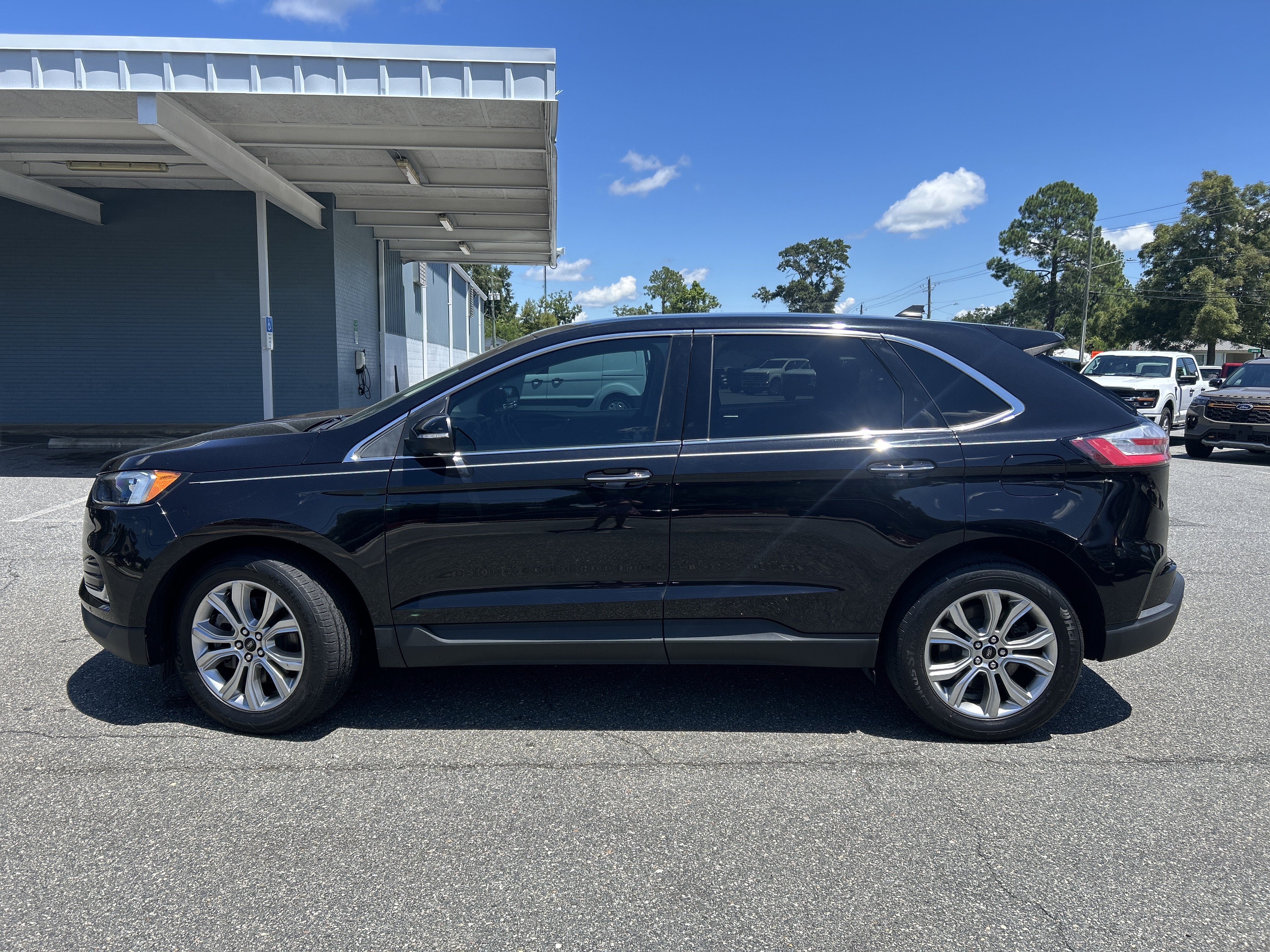 Certified 2024 Ford Edge Titanium AWD/4WD image 4