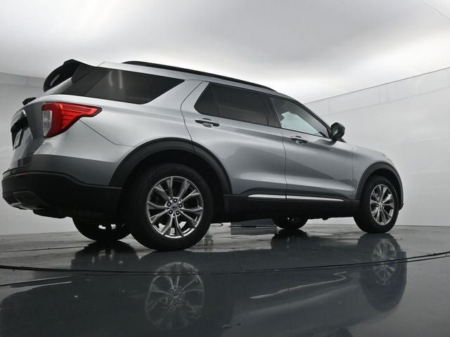 Certified 2022 Ford Explorer XLT w/ Equipment Group 202A AWD/4WD image 38