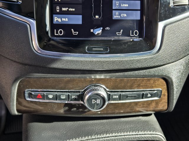 Used 2017 Volvo XC90 T6 Momentum w/ Vision Package image 16