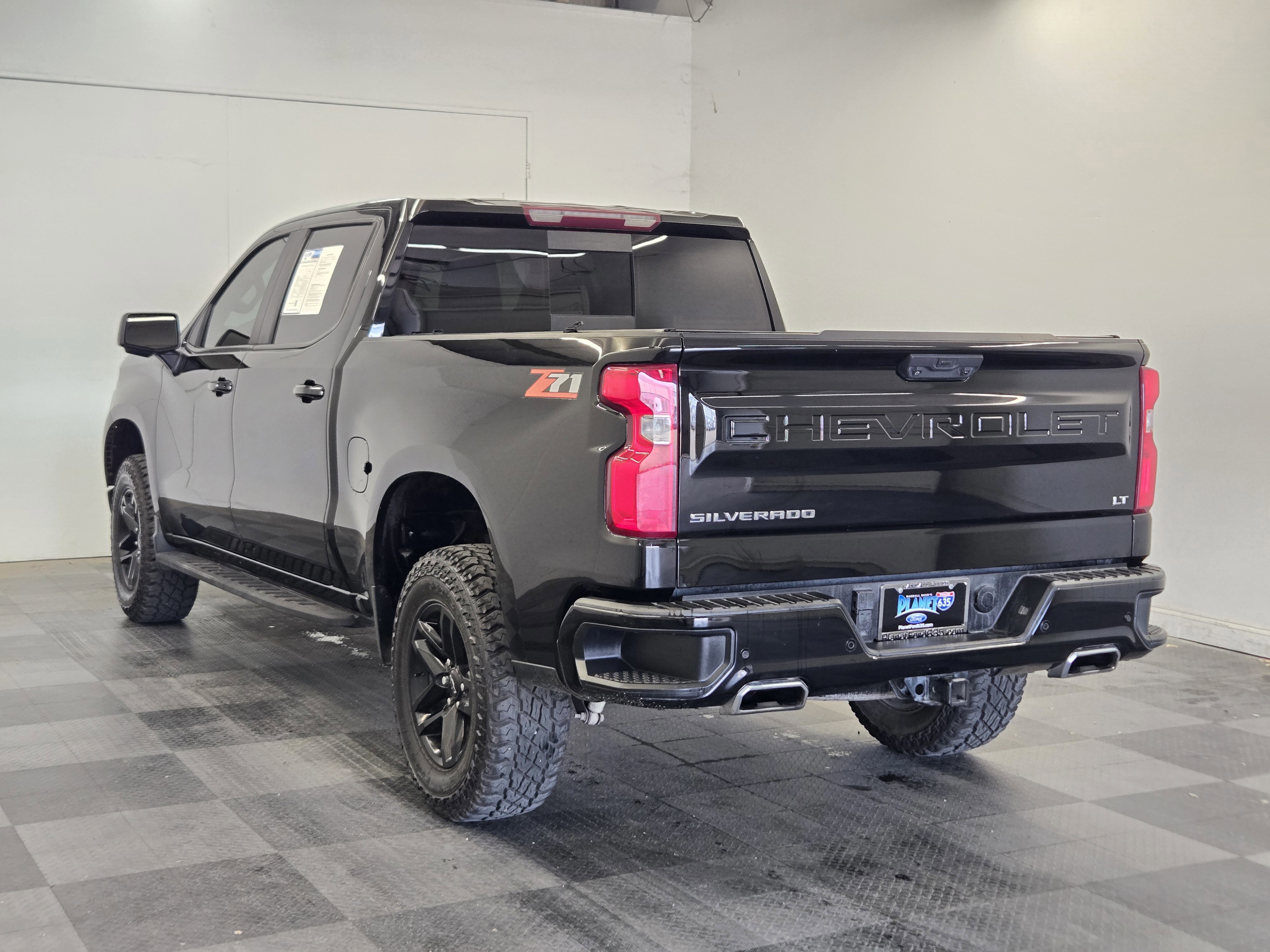 Used 2022 Chevrolet Silverado 1500 LT Trail Boss w/ Convenience Package II image 2