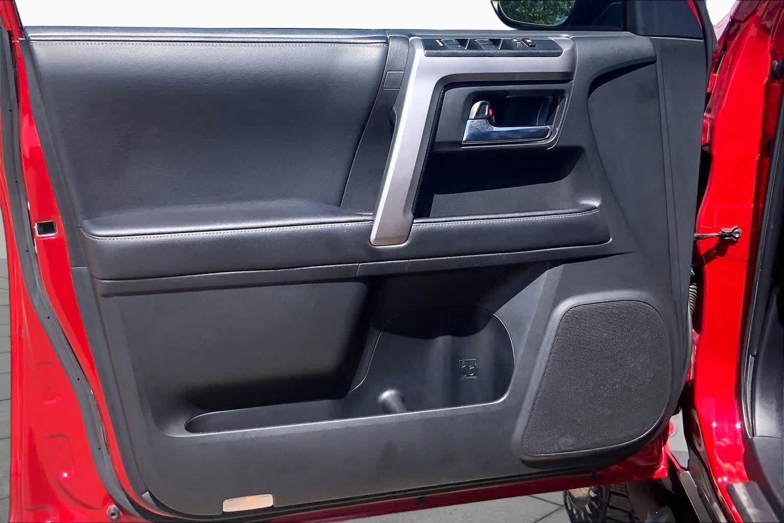 Used 2022 Toyota 4Runner SR5 Premium w/ Moonroof Package AWD/4WD image 21