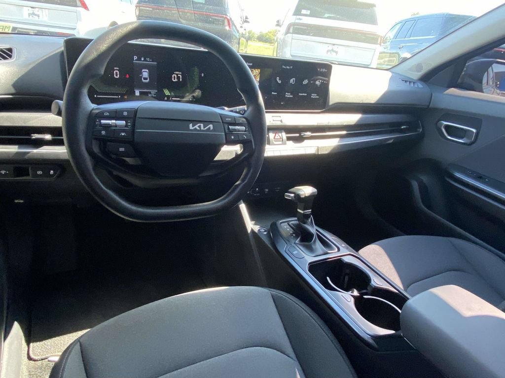 Used 2025 Kia K4 FWD image 12