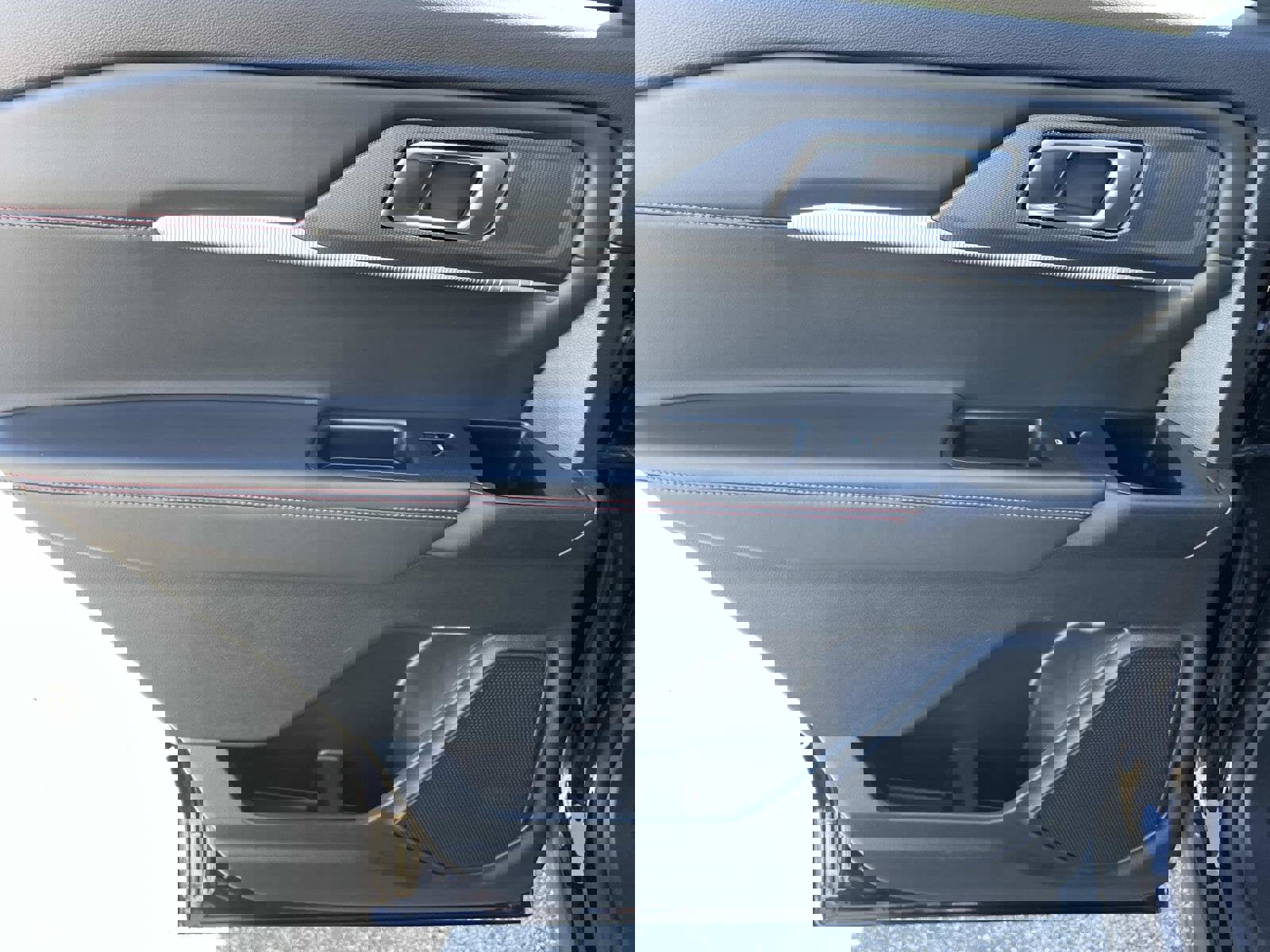 Certified 2025 Ford Explorer ST-Line image 15