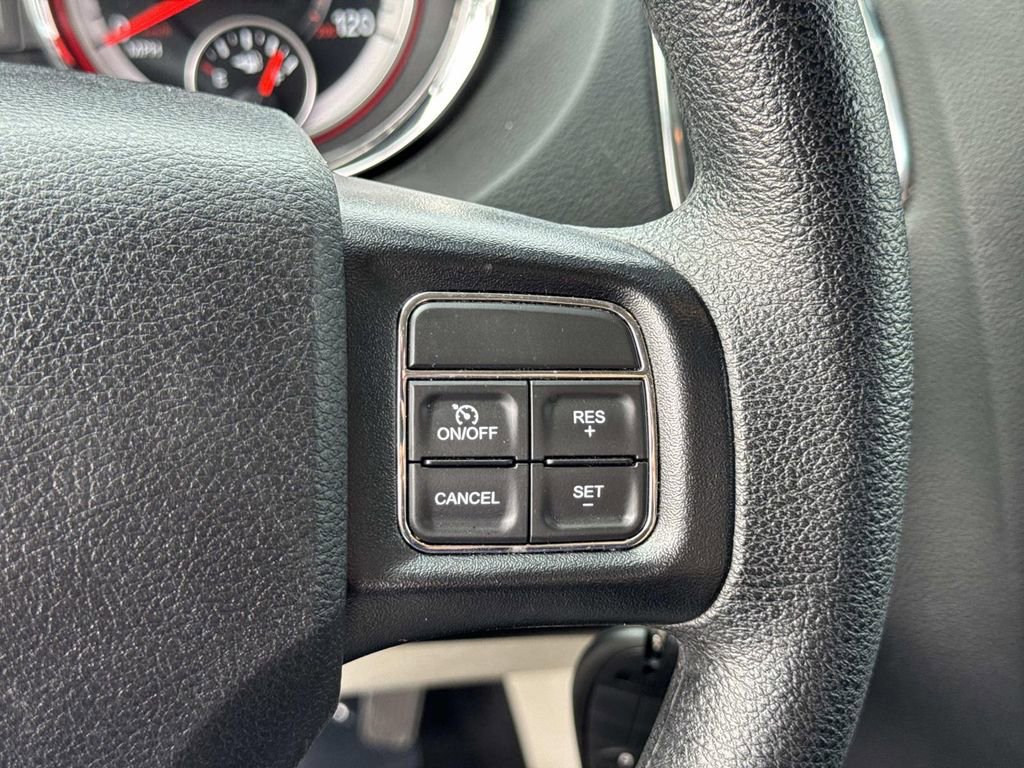 Used 2018 Dodge Grand Caravan SE w/ UConnect Hands-Free Group image 11